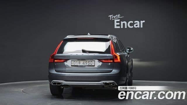 Volvo V90 Cross Country 4