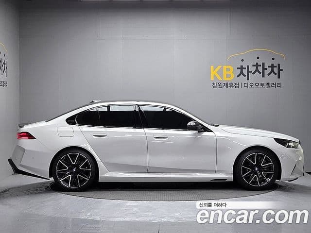 BMW M5 (G90) 4