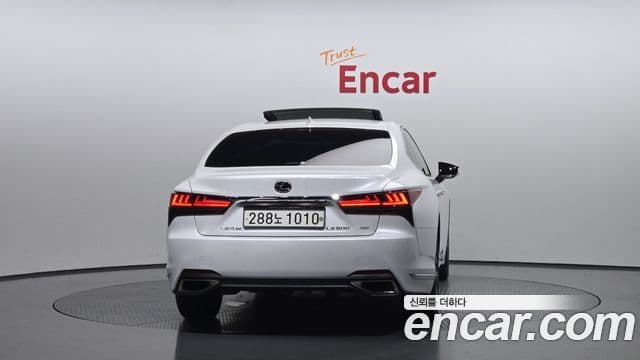 Lexus LS500 5th Gen 4