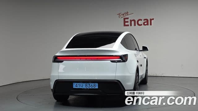 Tesla Model Y 3