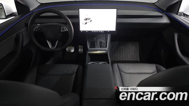 Tesla Model Y 4