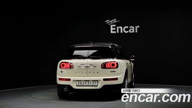 MINI Cooper Clubman 4