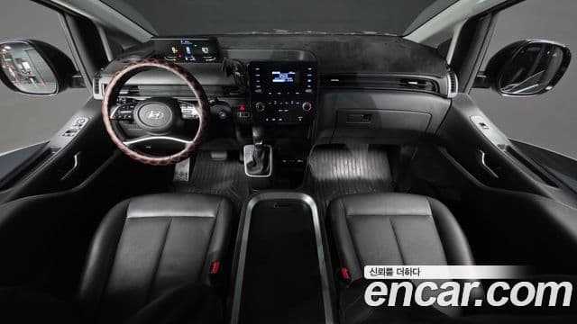 Hyundai Staria 4