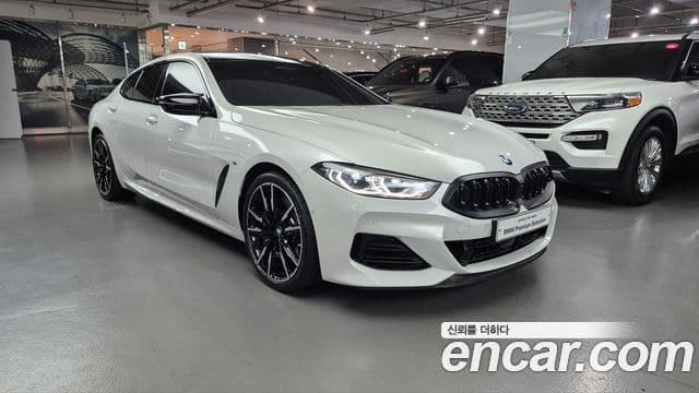 BMW 8 Series (G15) 3