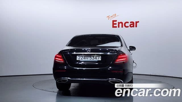 Mercedes-Benz E-Class W213 4