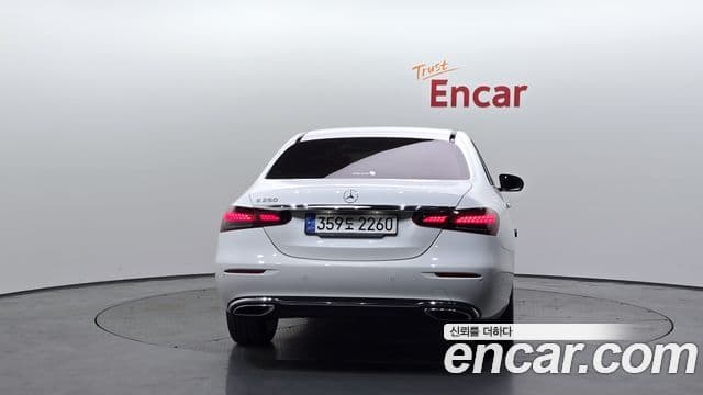 Mercedes-Benz E-Class W213 4