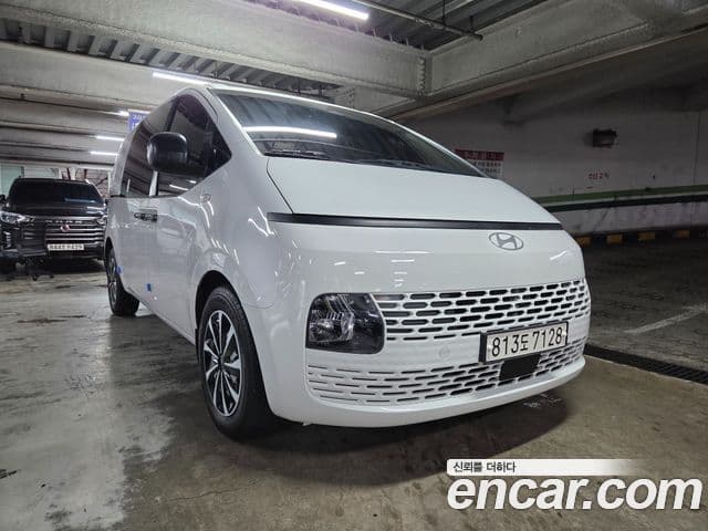Hyundai Staria