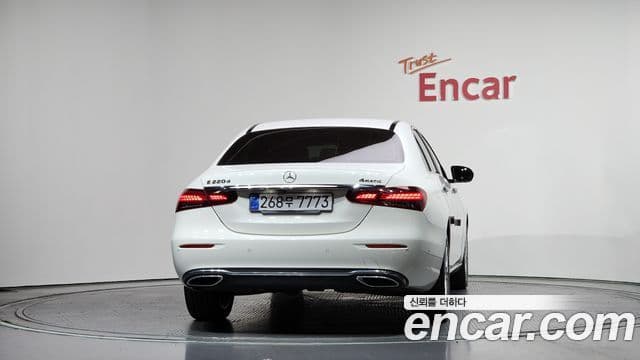Mercedes-Benz E-Class W213 4