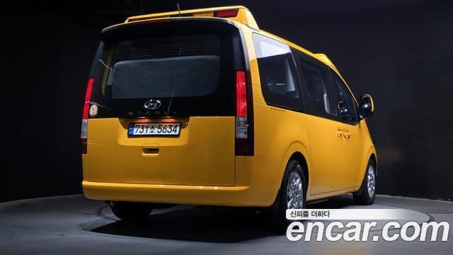 Hyundai Staria 2