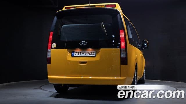 Hyundai Staria 4