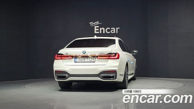 BMW 7 Series (G11) 3