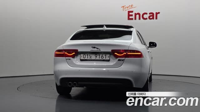 Jaguar XE 3