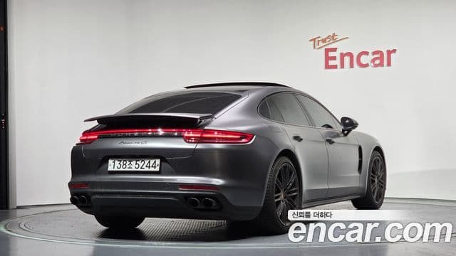 Porsche Panamera (971) 2