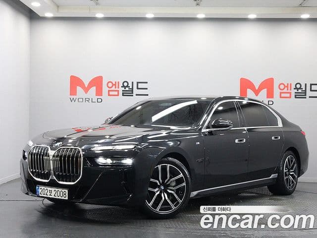 BMW 7 Series (G70) 2