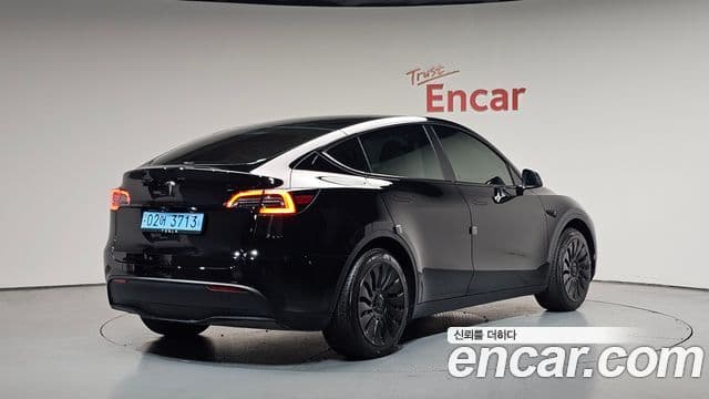 Tesla Model Y 2