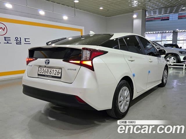 Toyota Prius 4th Gen 3