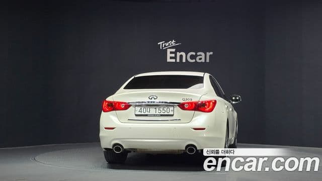 Infiniti Q50 4