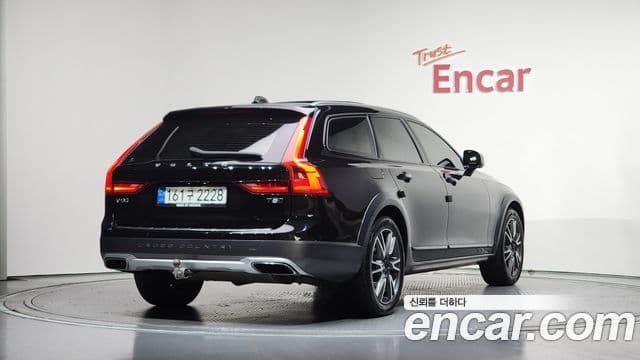Volvo V90 Cross Country 2