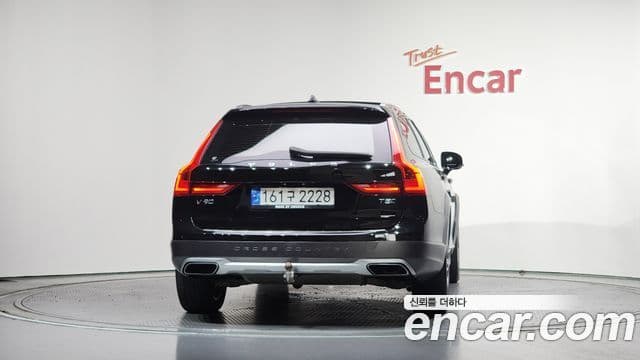 Volvo V90 Cross Country 4