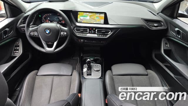 BMW 1 Series (F40) 4