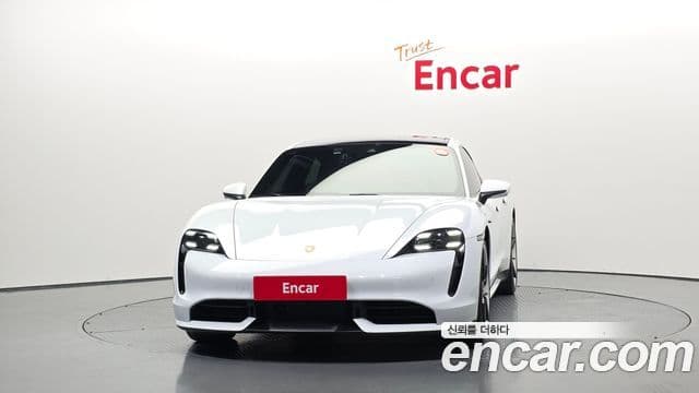 Porsche Taycan 3