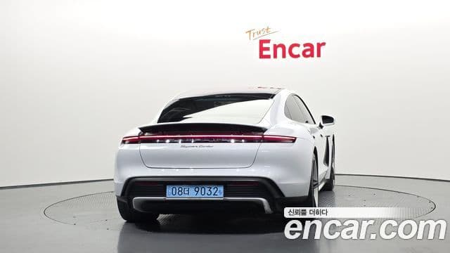 Porsche Taycan 4