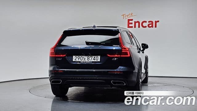 Volvo V60 Cross Country 2nd Gen 4