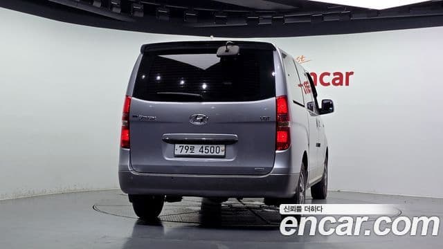 Hyundai Grand Starex 4