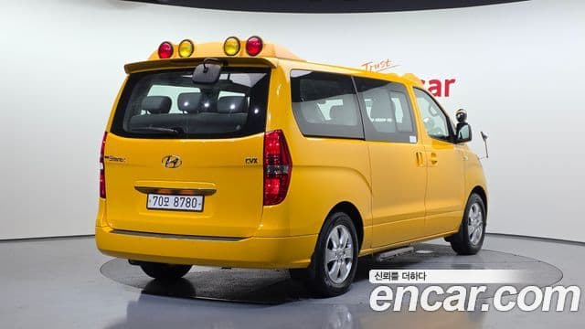 Hyundai The New Grand Starex 2