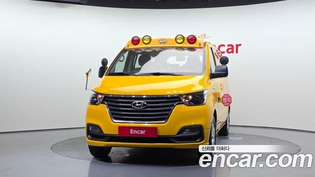 Hyundai The New Grand Starex 3