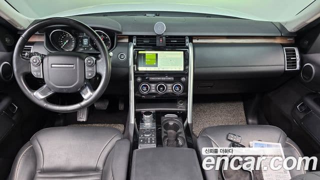 Land Rover Discovery 5 4