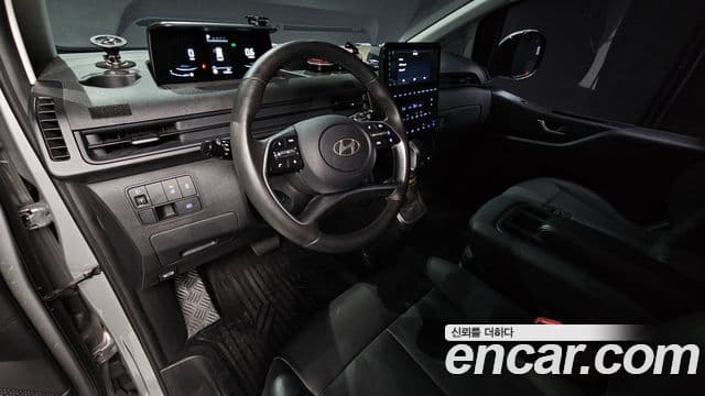 Hyundai Staria 4