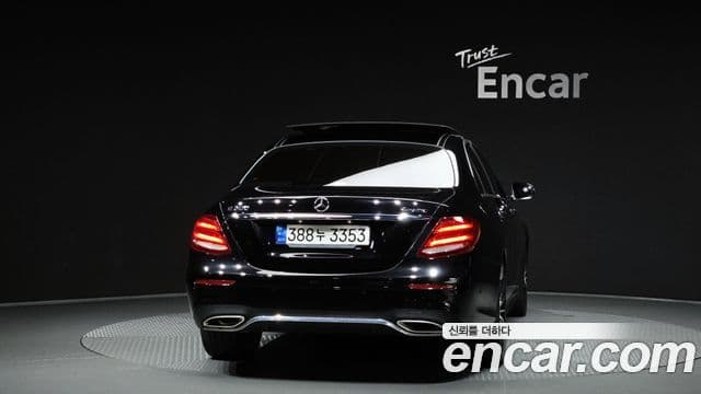 Mercedes-Benz E-Class W213 4