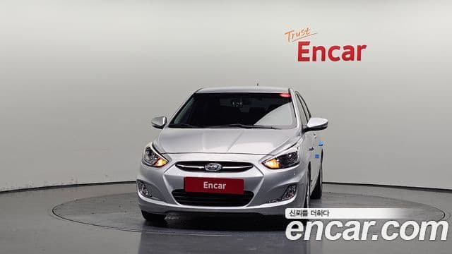 Hyundai Accent (New) 3
