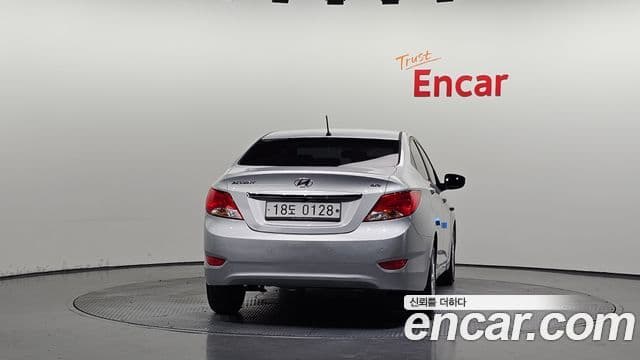 Hyundai Accent (New) 4