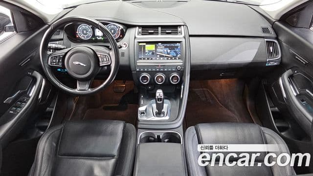 Jaguar E-PACE 4