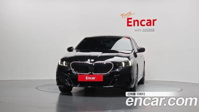 BMW 5 Series (G60) 2