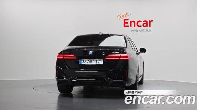 BMW 5 Series (G60) 3