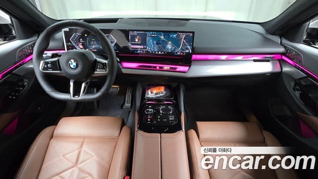 BMW 5 Series (G60) 4