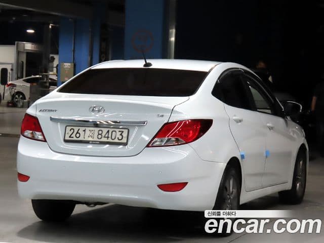 Hyundai Accent (New) 3