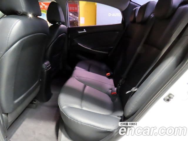 Hyundai Accent (New) 4