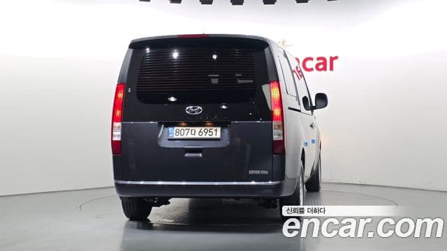 Hyundai Staria 3
