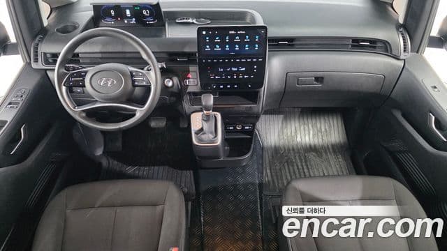 Hyundai Staria 4
