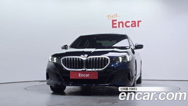 BMW 5 Series (G60) 2
