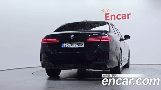 BMW 5 Series (G60) 3