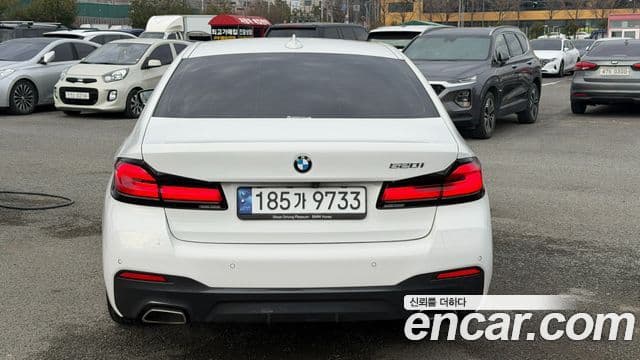 BMW 5 Series (G30) 4
