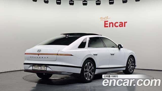 Hyundai Grandeur (GN7) 2
