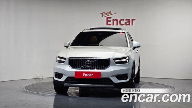 Volvo XC40 3