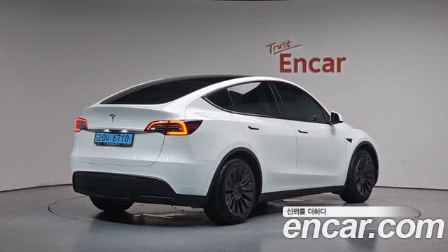 Tesla Model Y 2