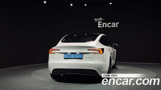 Tesla Model 3 4